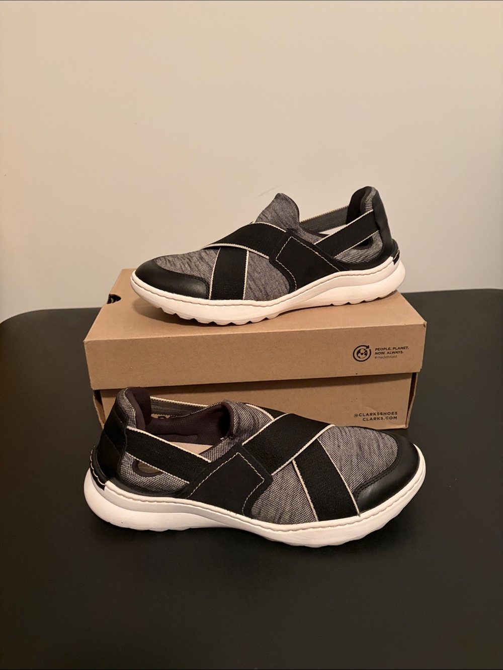 Clarks Teagan Go Sneakers Women’s 9 JB